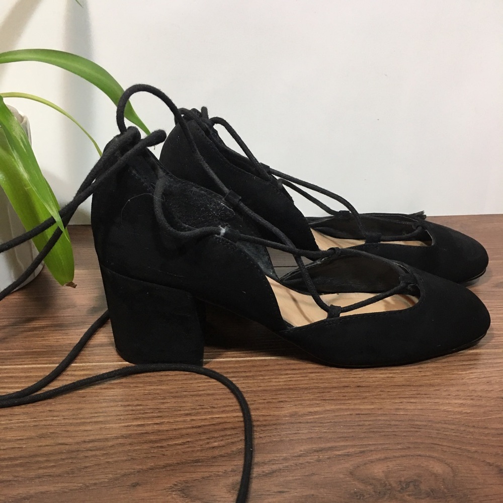 🌻 Design Lab Lord and Taylor Suede Tie Up Shoes🌻